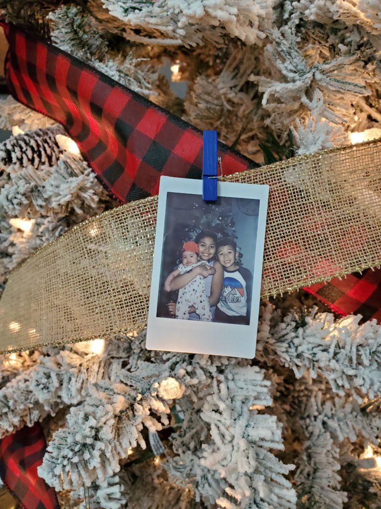 DIY Personalized Christmas Ornaments so you can feel that you are really at home with your loved ones during this Holiday season.