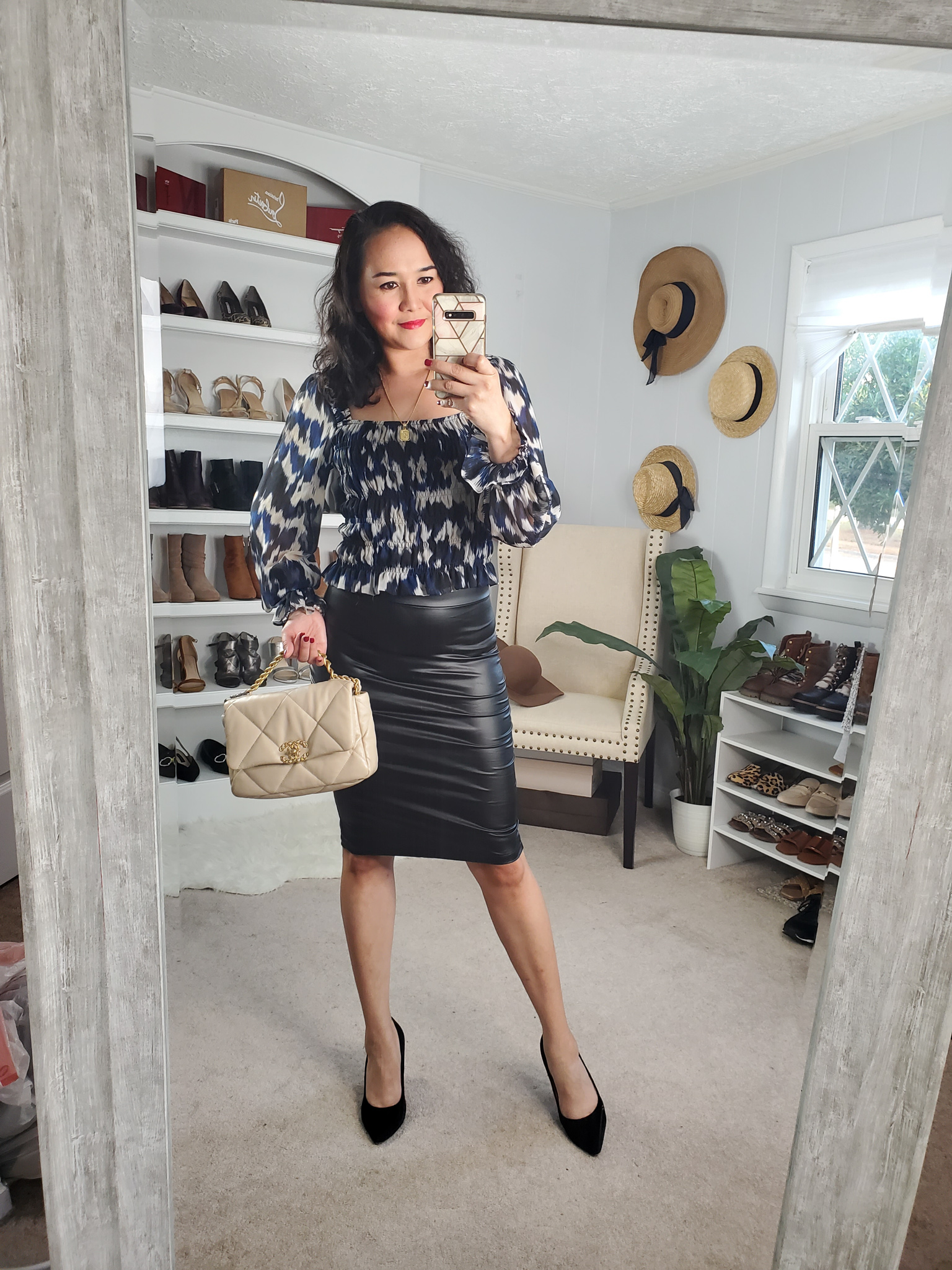 date night faux leather skirt outfit