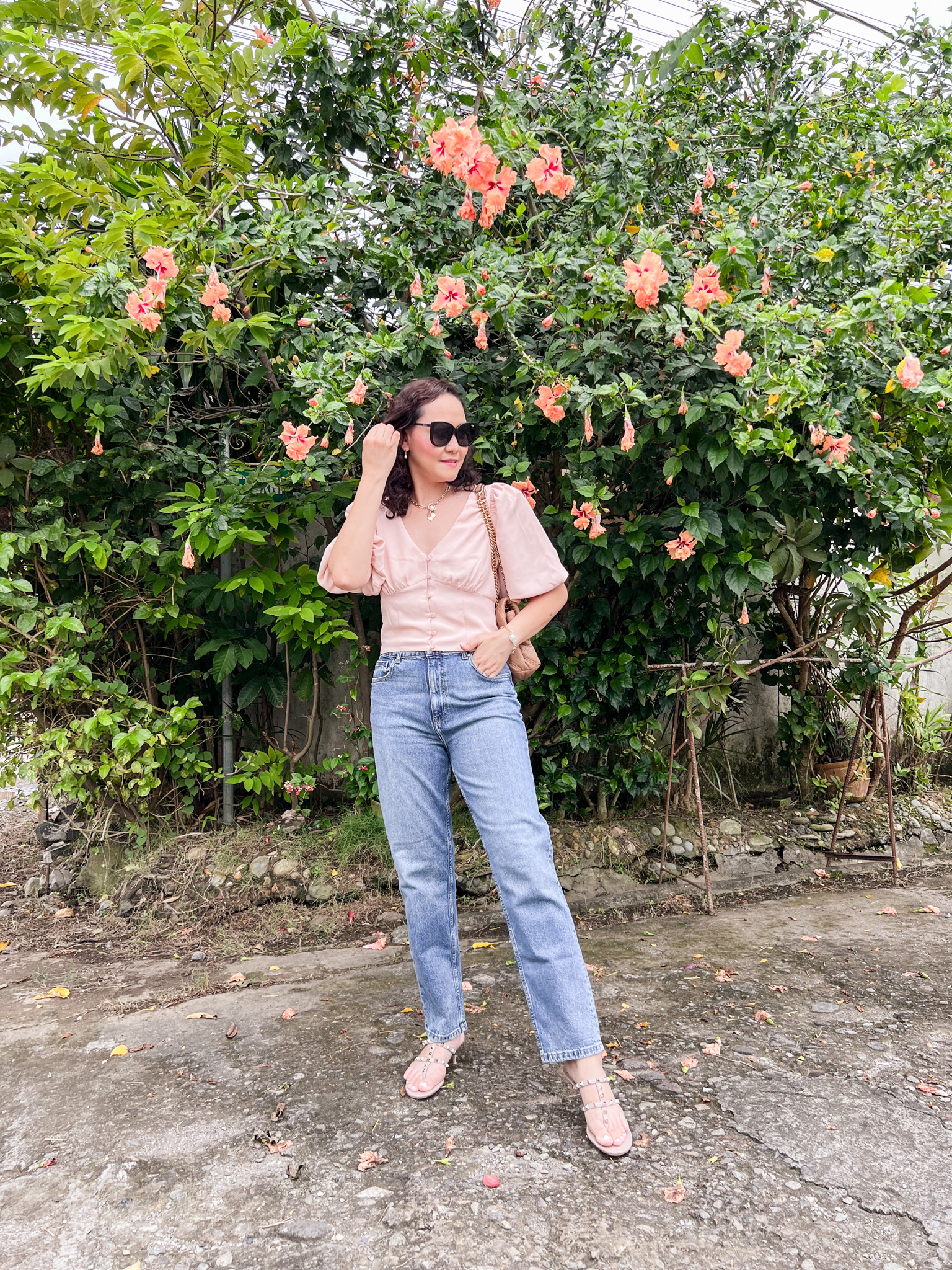 What I Wear With My Levi's: From A Serial Outfit Repeater - The Mom Edit